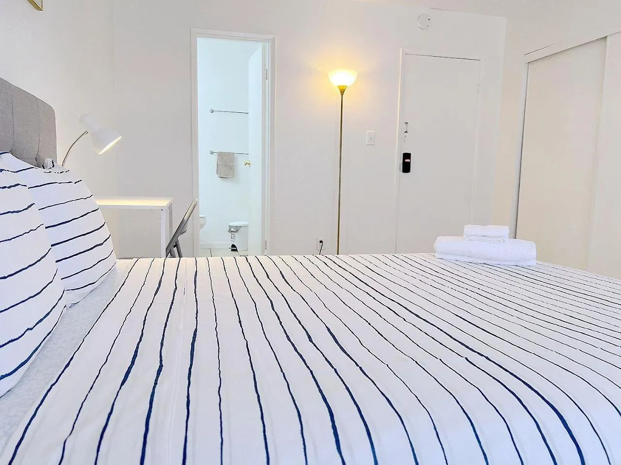 Super 1 Bedroom With Private Bathroom, Shared Kitchen Room -3 Las Vegas Alloggio in famiglia