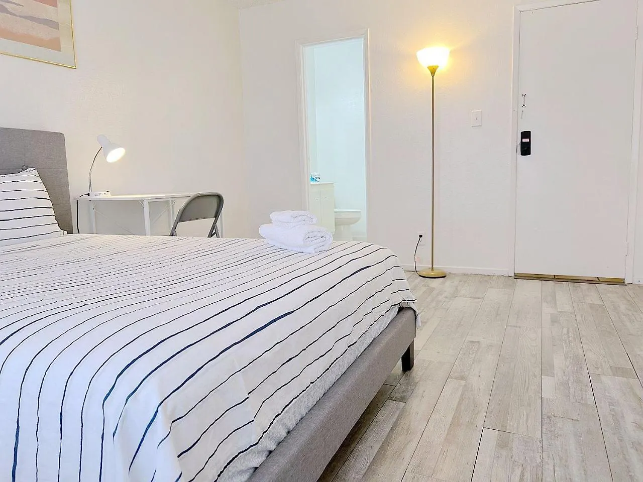 Super 1 Bedroom With Private Bathroom, Shared Kitchen Room -3 Las Vegas